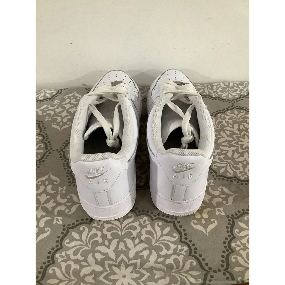 Nike Air Force 1 07  Size 10 .5 Men Casual Lifestyle Shoes Sneakers CW2288-111